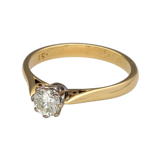 Add timeless luxury and exceptional sparkle to your jewellery collection with this pre-owned 18ct yellow gold diamond set solitaire ring, featuring a stunning brilliant cut diamond with classic elegant styling—perfect for engagements, anniversaries, or sophisticated everyday wear.
Design: The ring showcases a beautiful brilliant cut solitaire diamond weighing approximately 0.51ct, offering impressive light-catching brilliance and timeless sophistication.