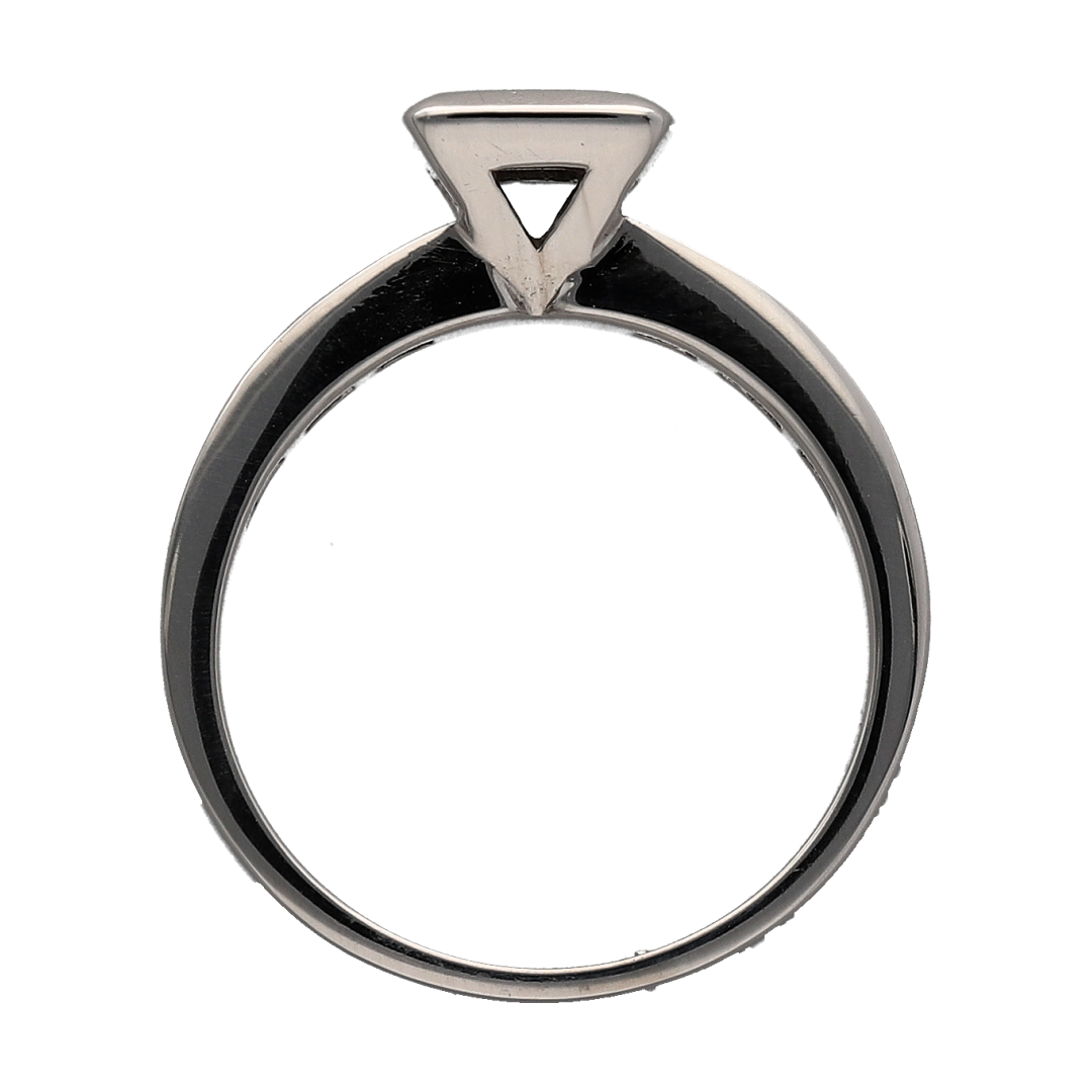 18ct White Gold & Diamond Illusion Solitaire Ring