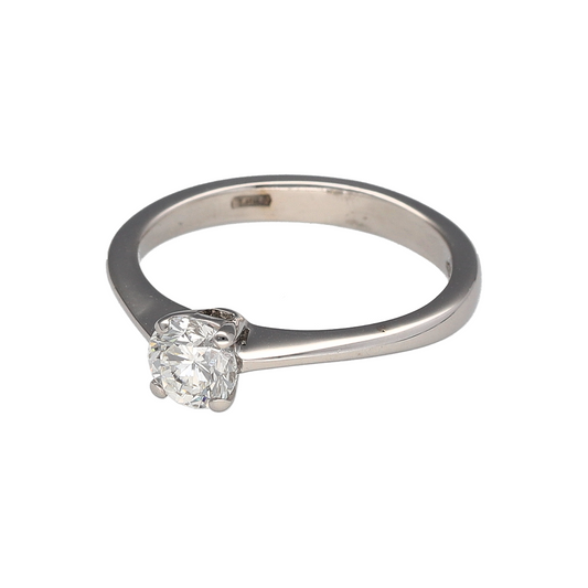 Celebrate classic elegance with this pre-owned 18ct white gold diamond solitaire ring, a timeless piece that highlights the beauty of a single sparkling stone.
Design: The ring showcases a brilliant-cut diamond of approximately 0.44ct, offering refined sparkle with a traditional solitaire setting.
Material: Made in 18-carat white gold, the polished finish enhances the diamondβs brilliance and adds a sleek, contemporary look.