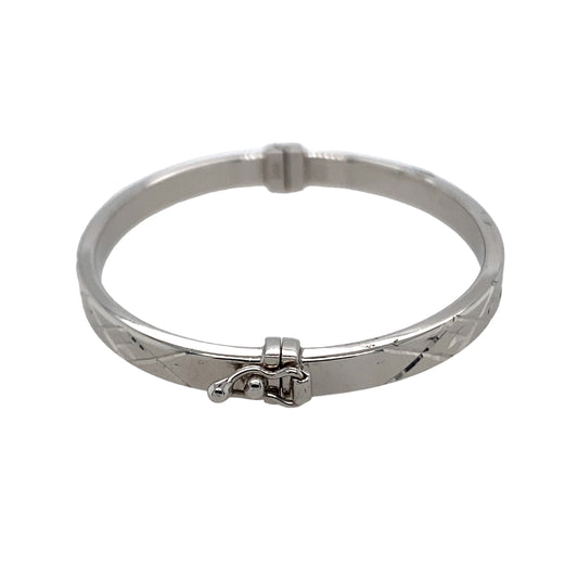 A New Silver Patterned Hinged Bangle with the weight 5.10 grams and bangle width 4mm. The bangle diameter is 4.5cm
