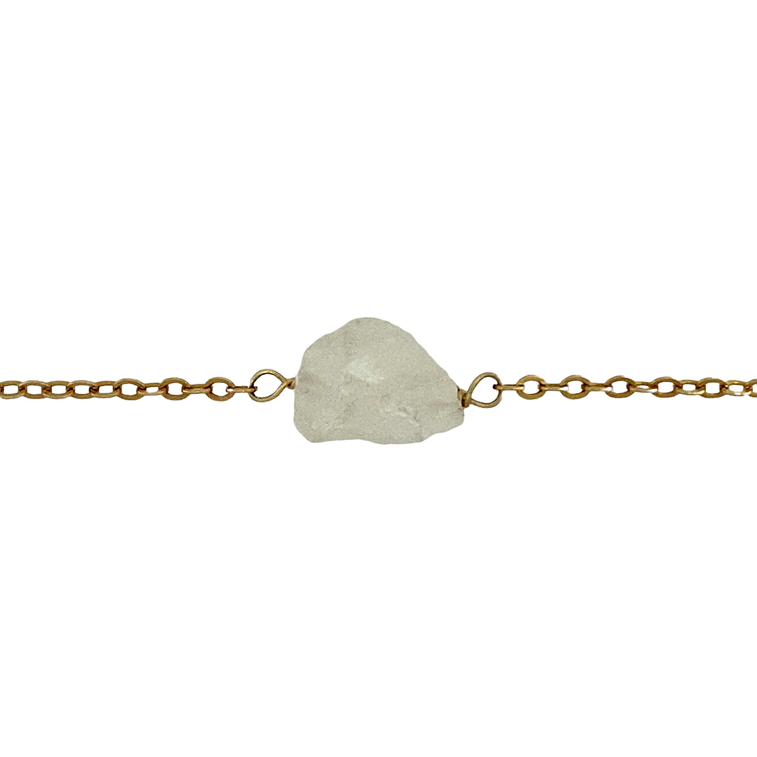 New 9ct Yellow Gold & natural Rose Quartz stone on a 17" belcher chain with the weight 4.10 grams. Rose quartz is known as the stone for unconditional love as well as for its healing quality and to boost feelings of peace and calm. Quartz is also known to help balance and revitalise/regulate energy. The rose quartz stone is 16mm by 8mm.