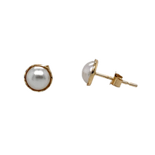 Load image into Gallery viewer, New 9ct Gold &amp; Pearl Stud Earrings
