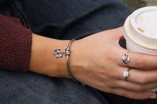 The Daffodil vs the Leek: How Flowers Became Welsh Symbols in Jewellery