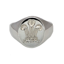Load image into Gallery viewer, New 925 Silver Three Feather Oval Signet Ring
