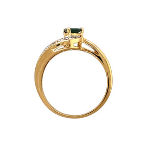 18ct Gold Diamond & Green Stone Set Dress Ring