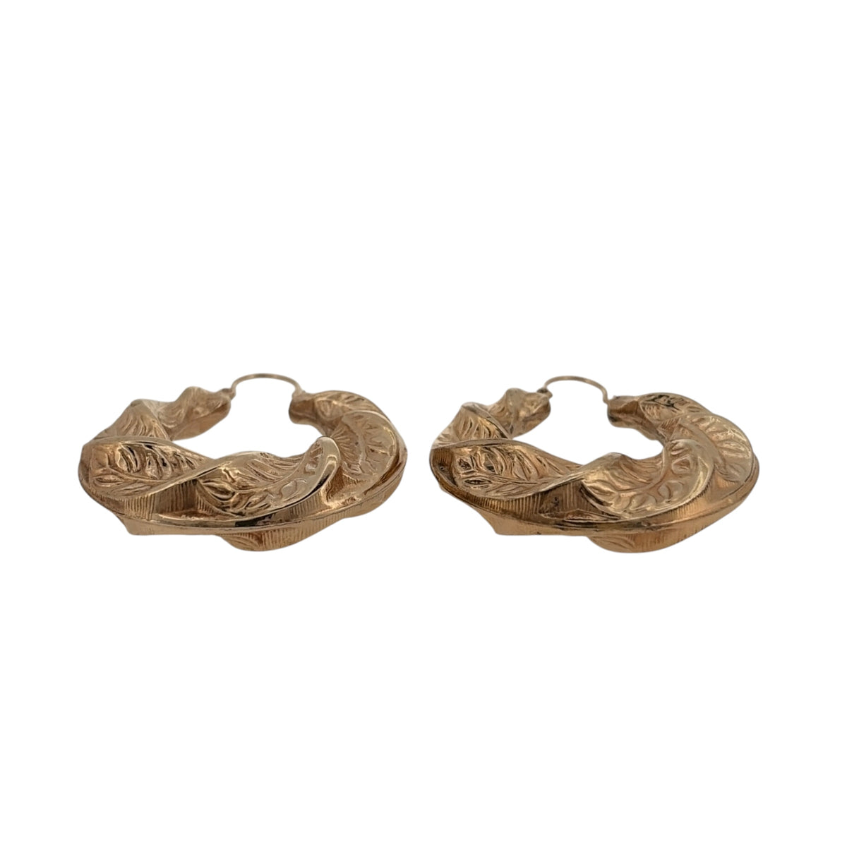 Make a statement with these pre-owned 9ct yellow gold fancy leaf twist pattern creole earrings, featuring decorative detailing and a bold oversized design.

Design: The earrings feature a large creole shape with an intricate leaf-inspired twist pattern, creating a textured and decorative finish with plenty of visual detail.
Material: Made from 9-carat yellow gold, the warm gold tone enhances the patterned design and gives these earrings a classic yet distinctive appearance.