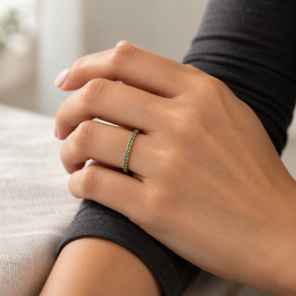 9ct Gold & Emerald Band Ring