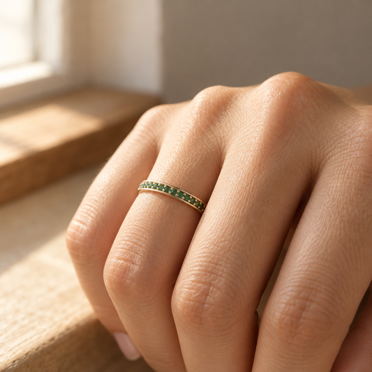 9ct Gold & Emerald Band Ring