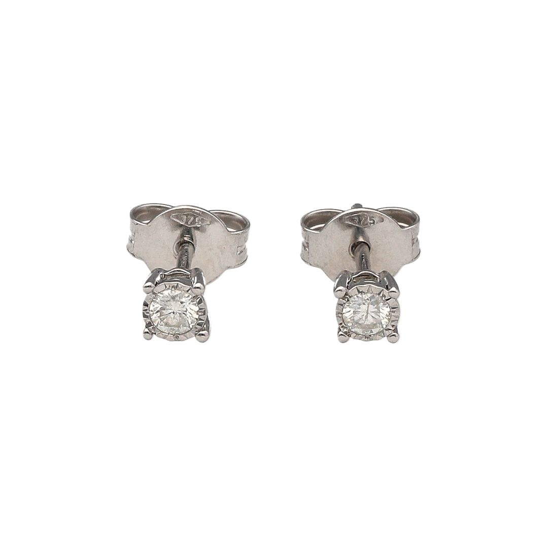 New 9ct White Gold & Diamond Set Stud Earrings. The earrings contain real natural diamonds which are 0.14ct but look like 0.26ct in the total set of earrings. The diamonds are each approximate clarity Si