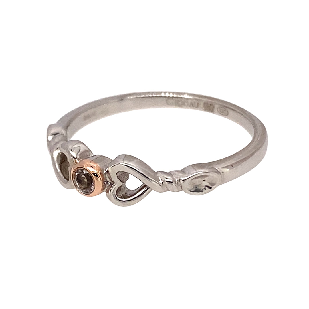 Preowned 925 Silver Clogau with 9ct Rose Gold Clogau Heart Lovespoon Ring set with White Topaz in size M with the weight 1.50 grams. The topaz stone is 2mm diameter