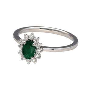 New Platinum Diamond & Emerald Cluster Ring in size O with the weight 3.90 grams. The emerald stone is 6mm by 4mm and there is approximately 23pt of diamond content in total