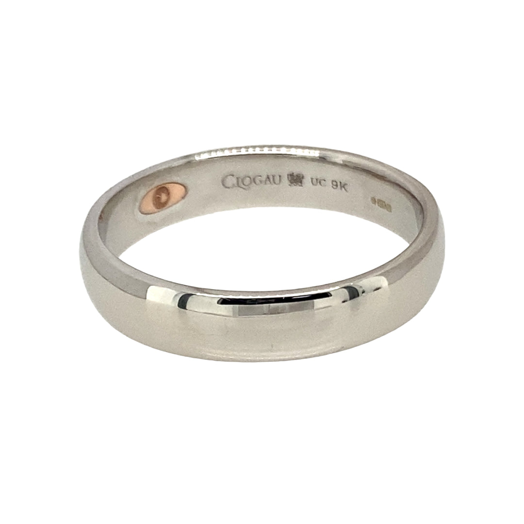 Preowned 9ct White Gold Clogau 4mm Wedding Band Ring in size R with the weight 3.90 grams. The inside of the band says 'Cariad' which means love in Welsh