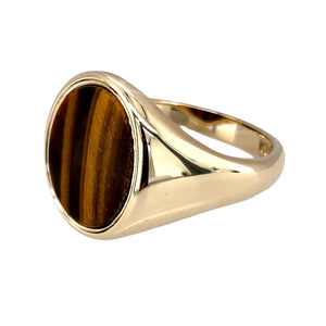 Preowned 9ct Yellow Gold & Tigers Eye Signet Ring in size V with the weight 8.40 grams. The tigers eye stone is 15mm by 12mm