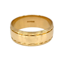 Load image into Gallery viewer, Preowned 18ct Yellow Gold 7mm Patterned Wedding Band Ring in size R with the weight 5.40 grams
