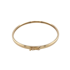 Preowned 9ct Yellow Gold Plain Oval Children's Hinged Bangle with the weight 2.70 grams and bangle width 3mm. The bangle diameter is 5.2cm