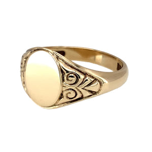 Preowned 9ct Yellow Gold Patterned Oval Signet Ring in size V with the weight 5.80 grams. The front of the ring is 13mm high