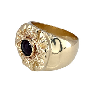 Preowned 9ct Yellow Gold & Garnet Set Celtic Style Signet Ring in size Z with the weight 24.70 grams. The garnet stone is 7mm diameter
