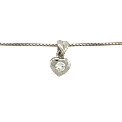 Preowned 18ct White Gold & Diamond Set Heart Pendant on a 16" snake chain with the weight 4.60 grams. The pendant is 1.2cm long including the bail