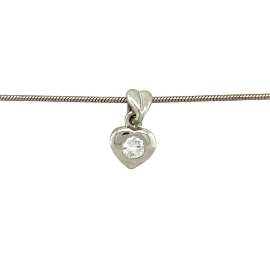 Preowned 18ct White Gold & Diamond Set Heart Pendant on a 16" snake chain with the weight 4.60 grams. The pendant is 1.2cm long including the bail