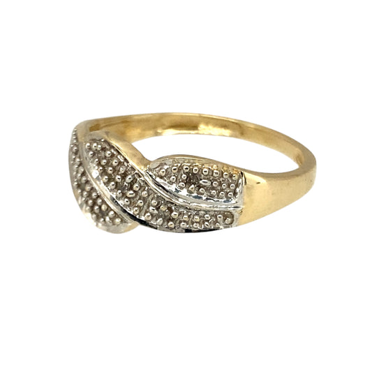 Preowned 9ct Yellow and White Gold & Diamond Set Wave Band Ring in size P with the weight 2.70 grams. The front of the band is 8mm wide