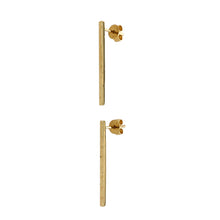 Load image into Gallery viewer, Add a touch of elegance to your jewellery collection with these pre-owned 9ct yellow gold patterned bar drop stud earrings, featuring:

Design: A stylish bar drop design, offering a sleek and sophisticated look.
Material: 9-carat yellow gold, providing a warm and polished finish.
Patterned Detail: Intricate detailing on the bars, adding texture and charm.
Weight: A lightweight 1.20 grams, ensuring a comfortable fit for everyday wear or special occasions.

