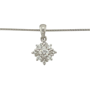 Add a celestial touch of sparkle to your jewellery collection with this pre-owned 9ct white gold diamond set star cluster pendant necklace, perfect for bringing subtle brilliance and charm to any look:

Design: This dazzling pendant features a delicate star-shaped cluster design, set with brilliant-cut diamonds that catch the light from every angle, creating a radiant, starry sparkle.
