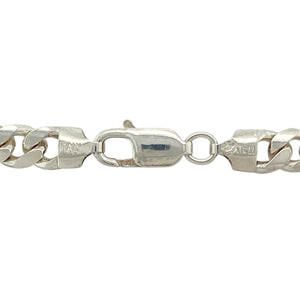 Add bold simplicity and timeless style to your collection with this pre-owned 925 silver 20" curb chain, a substantial piece perfect for everyday wear or layering:

Design: A traditional curb chain with flat, closely interlocking links that create a sleek, masculine look and a comfortable lay across the neckline.
Material: Made from solid 925 sterling silver, the chain features a polished finish that offers a bright, clean shine and lasting durability.