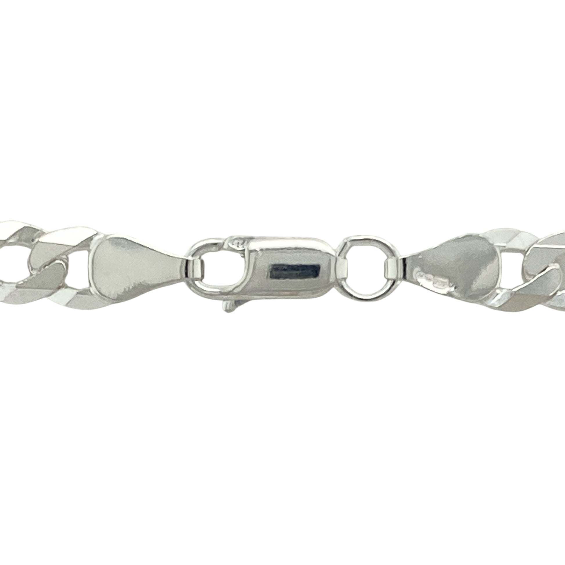 Add strong, timeless style to your collection with this pre-owned 925 silver 22" curb chain, offering bold presence and everyday versatility:

Design: A traditional curb link chain featuring flat, interlocking links for a sleek and flexible drape, creating a clean and polished look perfect for layering or wearing alone.
Material: Crafted from 925 sterling silver, the chain is finished with a bright polish that enhances its classic and enduring appeal.