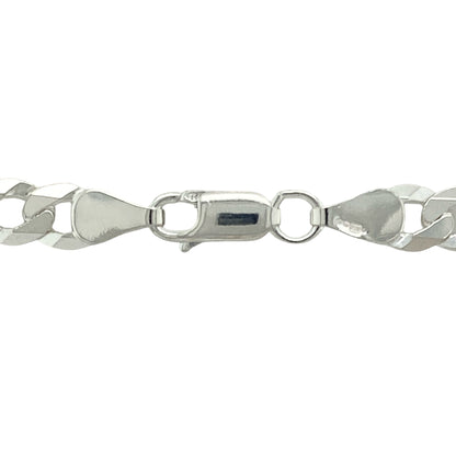 Add strong, timeless style to your collection with this pre-owned 925 silver 22" curb chain, offering bold presence and everyday versatility:

Design: A traditional curb link chain featuring flat, interlocking links for a sleek and flexible drape, creating a clean and polished look perfect for layering or wearing alone.
Material: Crafted from 925 sterling silver, the chain is finished with a bright polish that enhances its classic and enduring appeal.