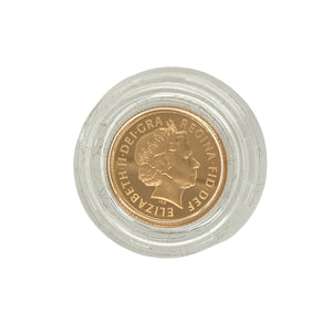Celebrate a piece of British heritage with this 1999 22ct gold Half Sovereign, featuring Queen Elizabeth II on the obverse and the classic George and the Dragon design on the reverse—a timeless symbol of strength and tradition.

Coin Details: The obverse features the portrait of Queen Elizabeth II, finely detailed and struck to the Royal Mint’s high standards.
Reverse: Displays the iconic George and the Dragon design by Benedetto Pistrucci, a hallmark of British coinage since 1817.
