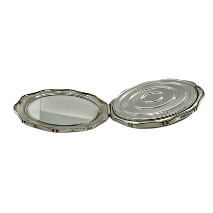 Bring vintage charm to your collection with this pre-owned 925 silver compact mirror, featuring an elegant patterned exterior and a timeless design perfect for gifting or personal use.

Design: The compact showcases a beautifully patterned outer surface, offering classic style with a touch of refinement.
Material: Made from 925 sterling silver, the polished and detailed finish enhances its decorative appeal while ensuring lasting quality.
Mirror Detail: This functional piece combines beauty