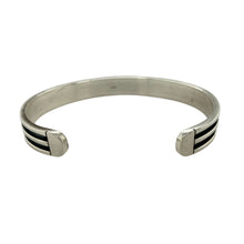 Load image into Gallery viewer, 925 Silver Line Detail Cuff Bangle
