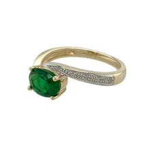 Load image into Gallery viewer, Bring graceful curves and vibrant sparkle to your collection with this pre-owned 9ct yellow gold twist ring, featuring a striking green stone and delicate diamond accents—perfect for everyday elegance or a unique statement.

Design: The ring features a 7mm by 5mm green stone at the centre, elegantly framed in a twisting band design. Small diamonds accent the twist, adding subtle brilliance and enhancing the movement of the piece.

