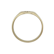 Load image into Gallery viewer, 9ct Gold Three Feather Oval Signet Ring
