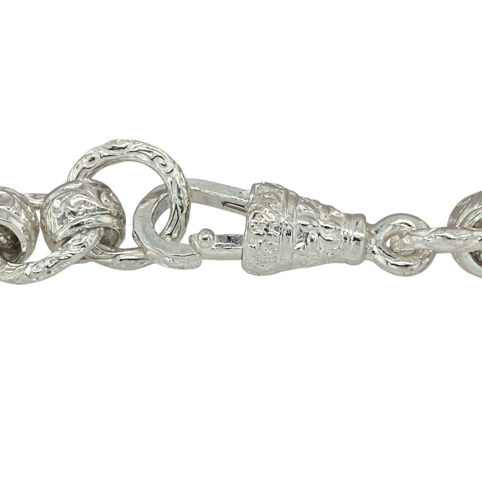 Bring vintage character and bold detail to your jewellery collection with this new 925 silver 8.5" patterned engraved rollerball bracelet—a substantial piece combining timeless design with intricate craftsmanship.

Design: Featuring 10mm wide rollerball-style links, the bracelet alternates between polished and intricately engraved links, creating a classic yet distinctive look.
