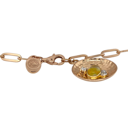 Celebrate nature's beauty and unique design with this pre-owned 18ct rose gold diamond and quartz set 'Panning for Gold' bracelet—a distinctive and elegant piece inspired by the thrill of discovery.

Design: The 7.5" bracelet features a 15mm diameter gold pan charm filled with sparkling quartz and accent diamonds, capturing the essence of panning for hidden treasures.
Material: Made from luxurious 18-carat rose gold
