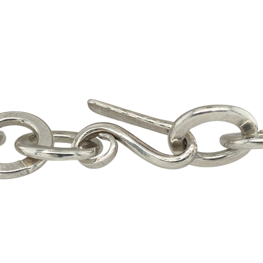 Bring bold style and contemporary charm to your collection with this pre-owned 925 silver 7" circle link bracelet, offering a striking blend of modern design and timeless sophistication—perfect for making a statement.

Design: The bracelet features large, polished circle links with a substantial 15mm width, creating a strong, eye-catching look that stands out beautifully on the wrist.
