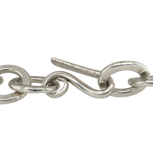 Bring bold style and contemporary charm to your collection with this pre-owned 925 silver 7" circle link bracelet, offering a striking blend of modern design and timeless sophistication—perfect for making a statement.

Design: The bracelet features large, polished circle links with a substantial 15mm width, creating a strong, eye-catching look that stands out beautifully on the wrist.
