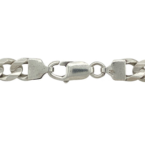 Bring bold sophistication and classic style to your collection with this pre-owned 925 silver 24" curb chain, offering a striking blend of timeless design and substantial presence—perfect for making a confident statement.

Design: The chain features a traditional curb link design with an impressive 8mm width, creating a strong, polished look that stands out beautifully on the neckline.
