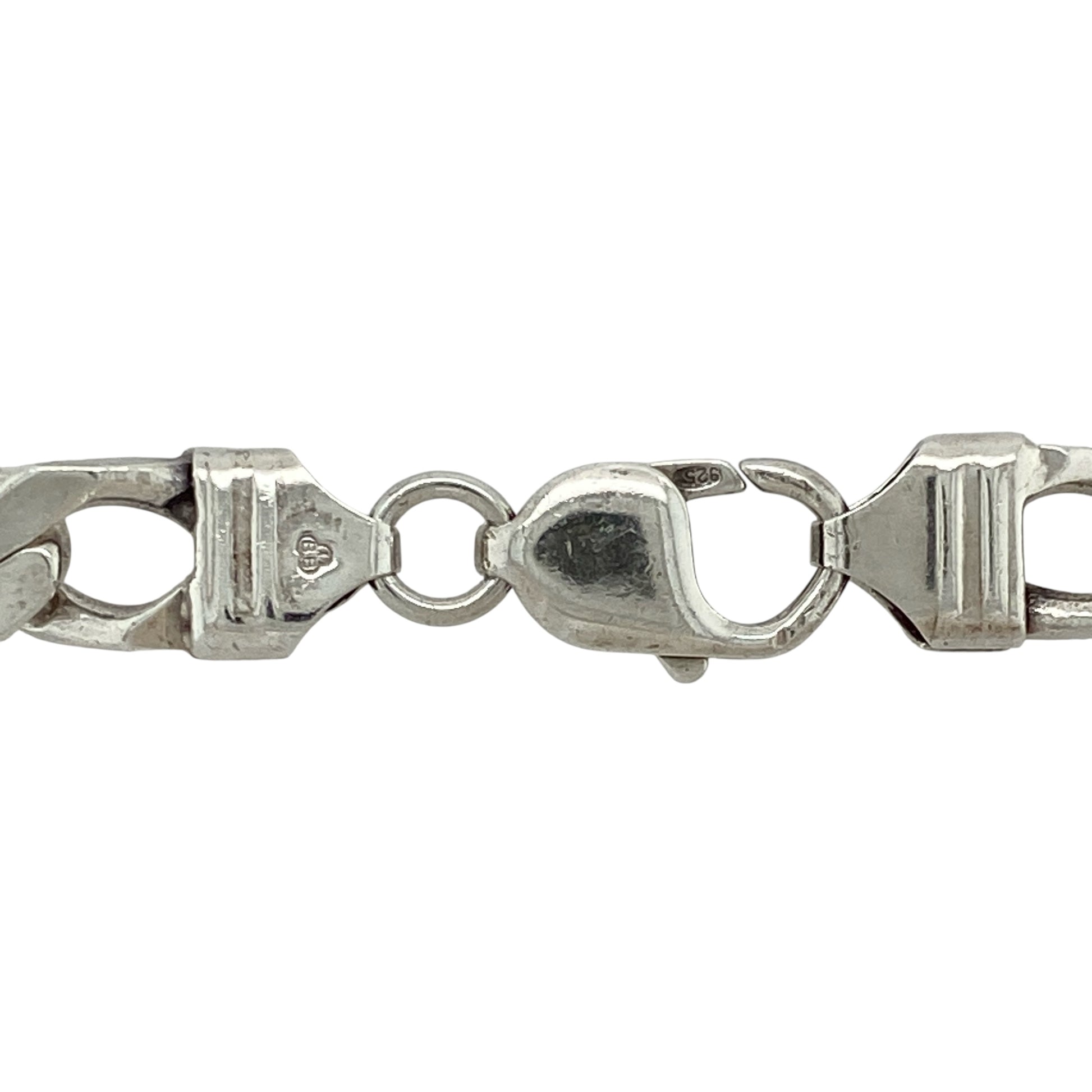 Bring classic strength and polished style to your jewellery collection with this pre-owned 925 silver curb chain necklace, featuring a bold profile and solid weight—perfect for confident everyday wear or standout layering.

Design: This 20-inch chain features a traditional curb link style with a 8mm width, offering a flat, smooth profile that sits comfortably against the neck.
Material: Made from solid 925 sterling silver, the high-shine finish adds brightness and enhances the clean, structured design.
