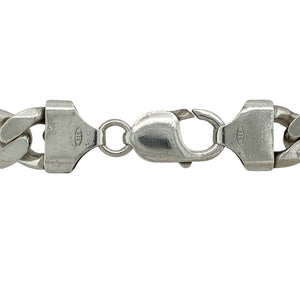 Bring heavyweight style and bold presence to your jewellery collection with this pre-owned 925 silver curb chain necklace, featuring wide links and a substantial weight—perfect for standout solo wear or layered impact.

Design: This 22-inch chain showcases a classic curb link style with an 11mm width, offering a strong, flat profile that sits comfortably and prominently on the neck.
