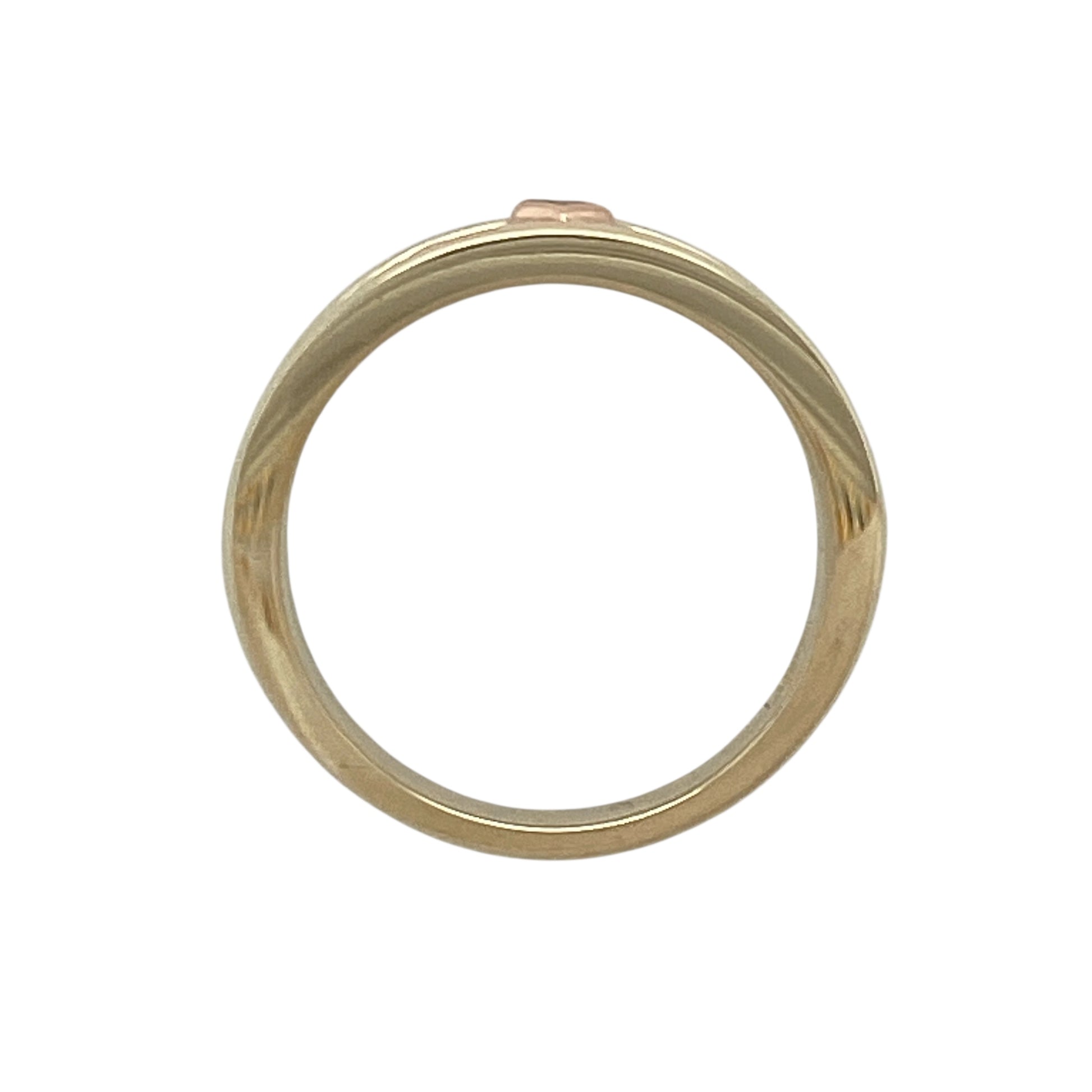 Bring heritage style and timeless elegance to your collection with this pre-owned 9ct yellow and rose gold Lady Guinevere band ring by Clogau, accented with a central diamond for a refined finish—perfect for special occasions or lasting everyday luxury.

Design: The band measures 8mm wide at the front and features a princess-cut diamond at the centre, framed by flowing design details inspired by the Lady Guinevere motif.
