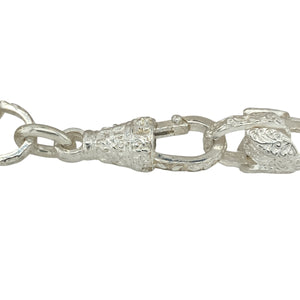 Add bold elegance to your collection with this pre-owned 925 silver patterned tulip bracelet, a distinctive floral-inspired design with strong presence—perfect for statement wear or everyday style.

Design: The bracelet features tulip-shaped links with a patterned finish, each measuring 11mm in width for a striking and eye-catching look.
Material: Made from 925 sterling silver, the polished surface provides durability and lasting shine.