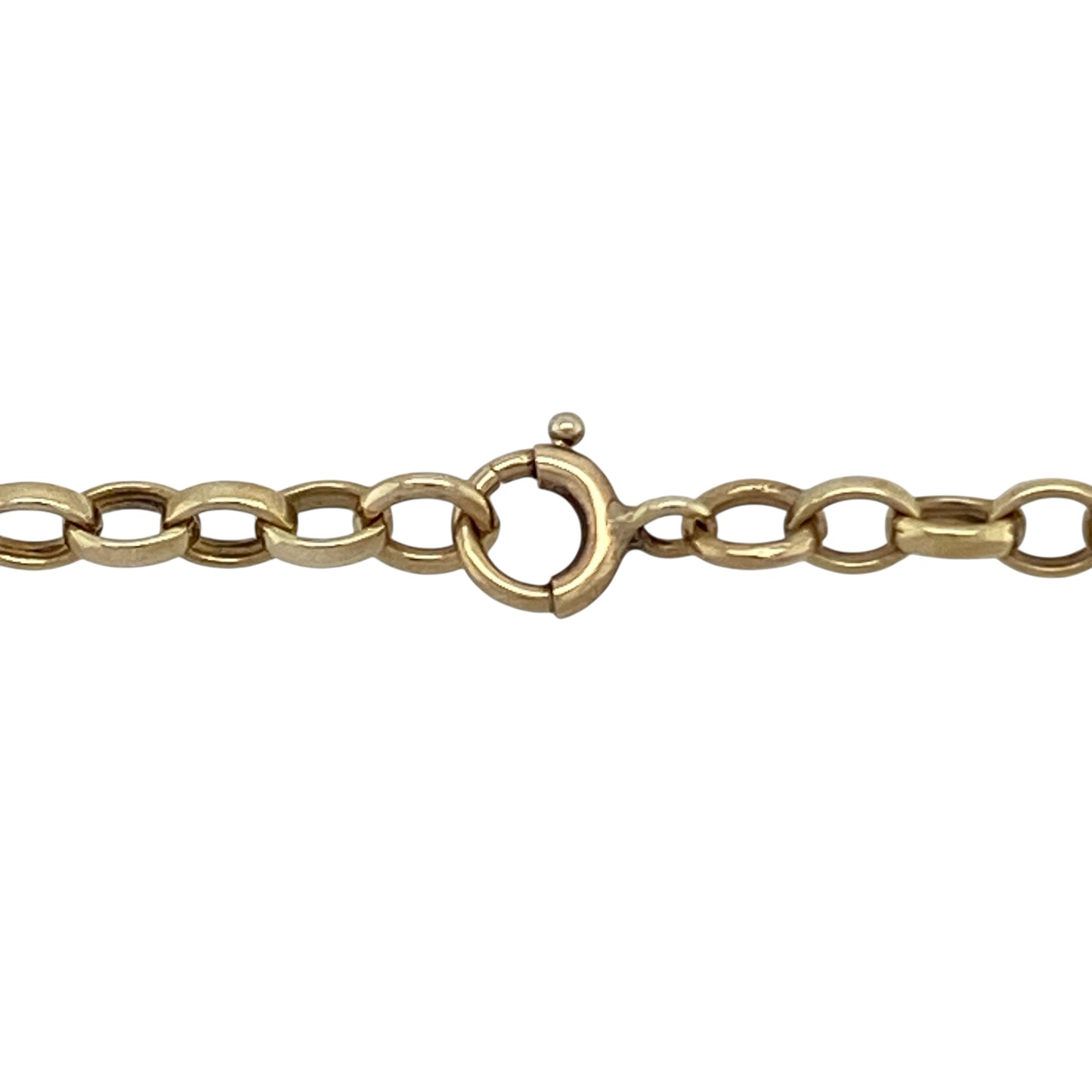 Add classic versatility to your collection with this pre-owned 9ct yellow gold belcher chain, a timeless piece perfect for everyday wear or pairing with a pendant.

Design: The chain measures 19" in length and features traditional 3mm wide belcher links for a refined and durable style.
Material: Made in 9-carat yellow gold, the polished finish enhances the warm tone and smooth texture of the links.