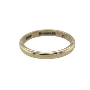 Bring classic elegance and enduring style to your collection with this pre-owned 9ct yellow gold wedding band ring, a timeless piece perfect for marking special occasions or everyday wear.

Design: The ring features a traditional 3mm wide band, offering a sleek and understated profile.
Material: Made from 9-carat yellow gold, the polished finish gives the band a warm, refined appearance.