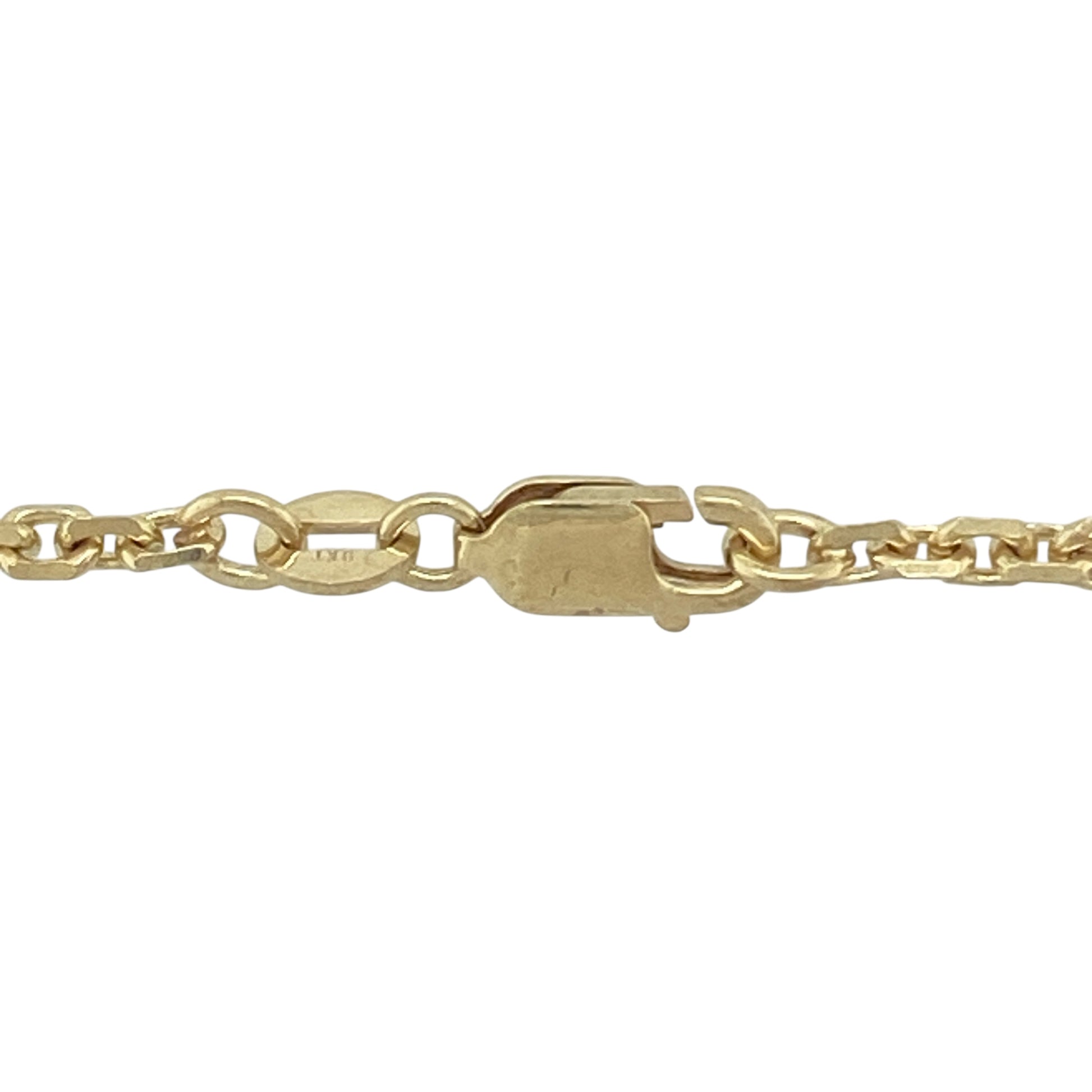 Bring timeless style and refined sparkle to your collection with this pre-owned 9ct yellow gold faceted belcher chain, a versatile design perfect for both everyday wear and special occasions.

Design: The chain measures 22" in length with 2mm wide round faceted belcher links, designed to catch the light and create subtle sparkle.
Material: Made from 9-carat yellow gold, the polished finish enhances the faceted detail while adding a warm and classic glow.
