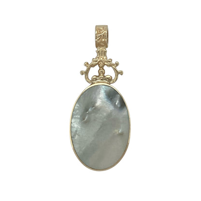 Bring vintage charm and versatile style to your collection with this pre-owned 9ct yellow gold double-sided fob pendant, set with mother of pearl on one side and starstone on the other.

Design: The pendant features an oval shape measuring 21mm by 15mm on each side, with one face showcasing luminous mother of pearl and the reverse displaying shimmering starstone, allowing for two elegant looks in one piece.