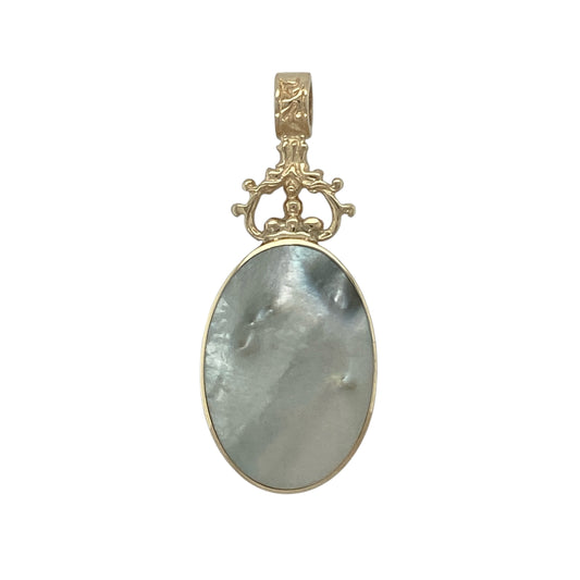 Bring vintage charm and versatile style to your collection with this pre-owned 9ct yellow gold double-sided fob pendant, set with mother of pearl on one side and starstone on the other.

Design: The pendant features an oval shape measuring 21mm by 15mm on each side, with one face showcasing luminous mother of pearl and the reverse displaying shimmering starstone, allowing for two elegant looks in one piece.