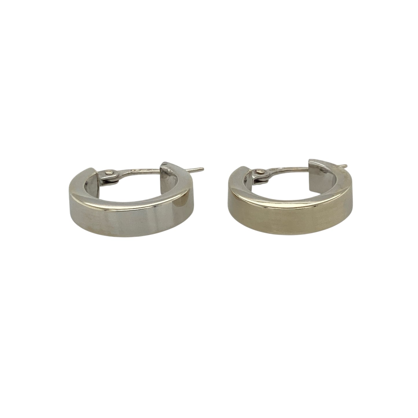 Bring sleek simplicity and modern elegance to your collection with these pre-owned 9ct white gold small plain hoop creole earrings, combining timeless design with a polished contemporary finish—perfect for everyday wear or subtle sophistication.

Design: Each earring features a small, classic creole hoop design with smooth, clean lines for a minimalist and refined look.