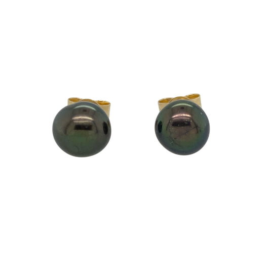 Bring classic sophistication and natural beauty to your look with these pre-owned 9ct yellow gold and black pearl stud earrings—perfect for elegant everyday wear or special occasions.

Design: Each earring features a lustrous 7mm black pearl, offering rich iridescence and timeless appeal. The smooth, round shape of the pearls creates a refined and balanced design.
Material: Made from 9-carat yellow gold, the warm tone complements the deep hues of the pearls, enhancing their luxurious finish.